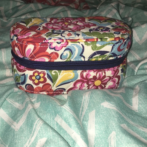 Vera Bradley traveling jewelry case - Picture 2 of 6
